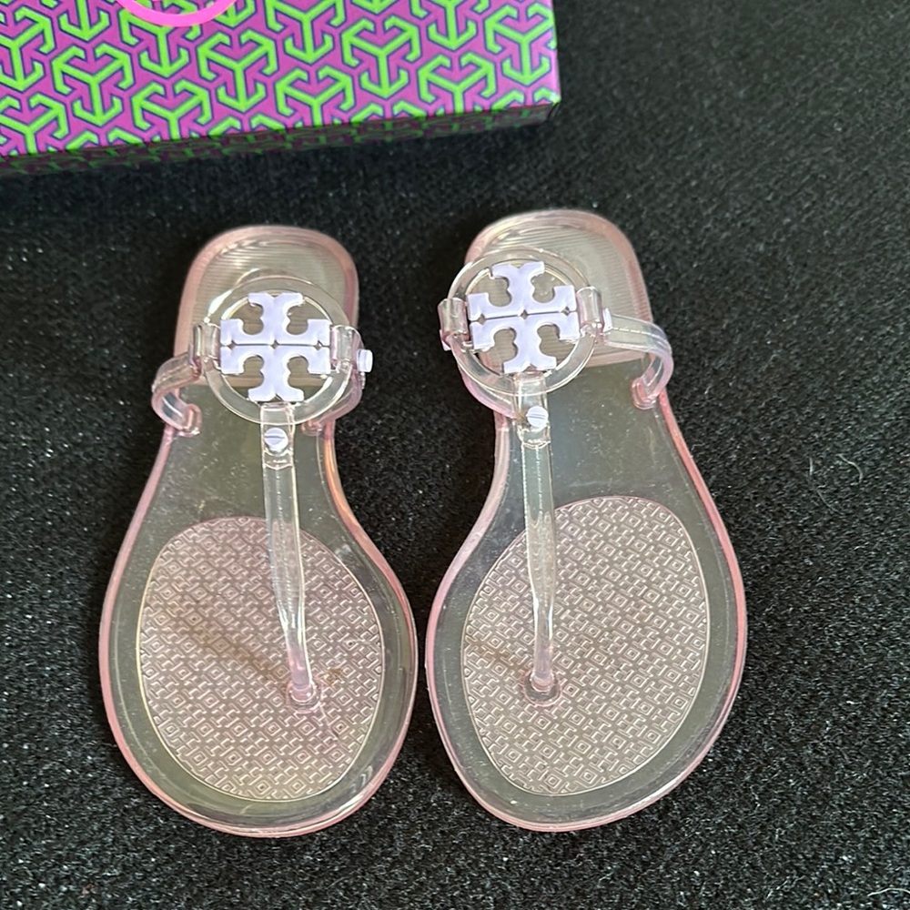 New Tory Burch mini Miller, Jelly flat thong, sandal size 6 color lilac